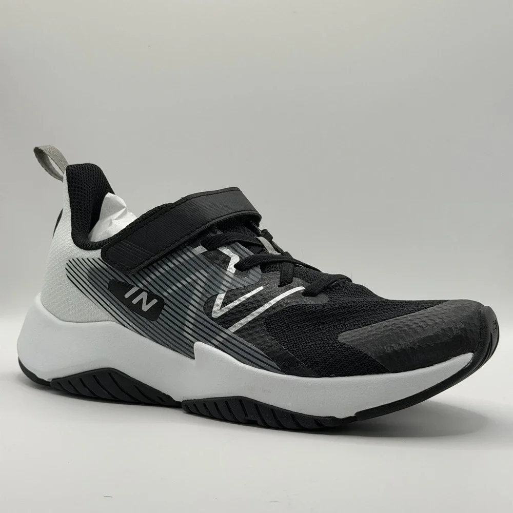 New Balance Rave Run V2 Bungee Lace With Top Strap Kids Size 5.5 Black White
